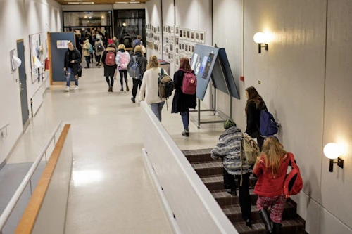 Bann er lagt við notkun nikótínvara þar sem starfsemi fyrir börn og ungmenni fer fram