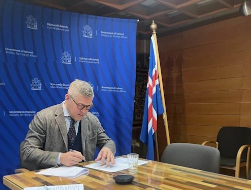 Bjarni Benediktsson utanríkisráðherra undirritar samning um stuðning við skrifstofu mannréttindafulltrúa Sameinuðu þjóðanna í dag.