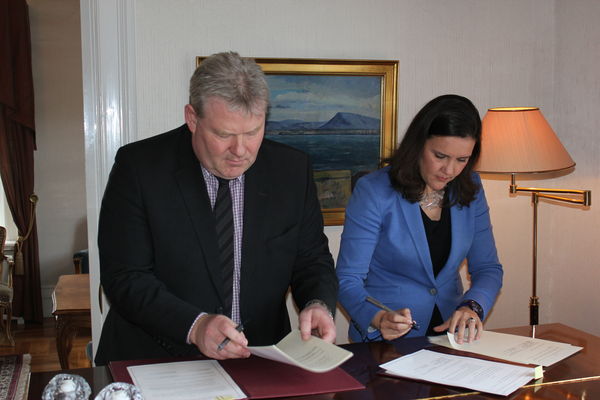 Sigurður Ingi og Assunção Cristas undirrita saltfisksamning